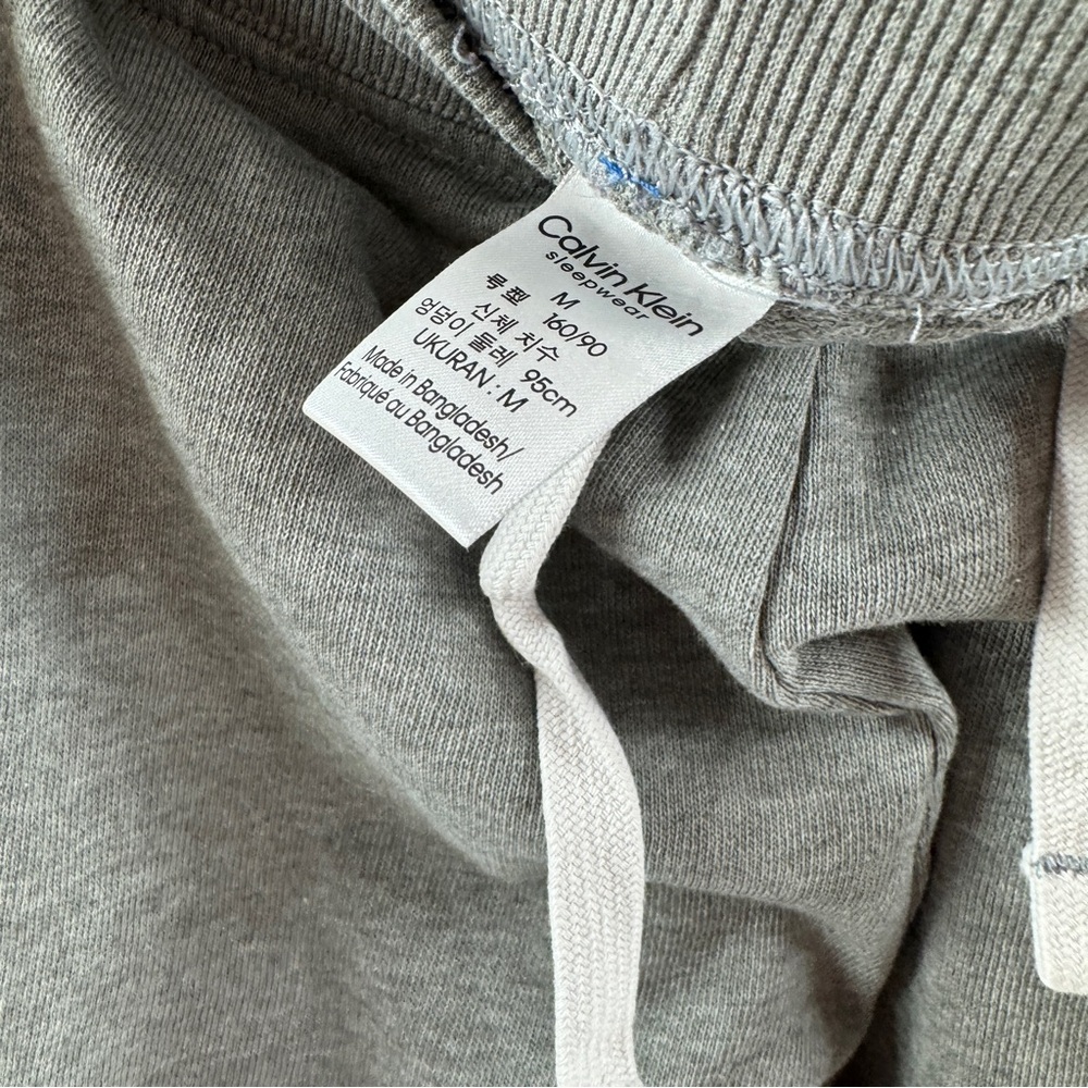 Calvin Klein Grey Unisex Joggers with Drawstring Waist & Cuffed Bottoms – Size M - Picture 5 of 7